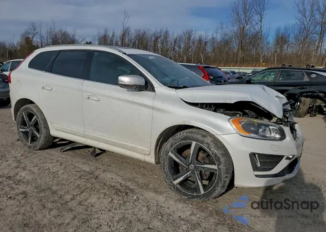 2015 Volvo Xc60 T6 R-Design Platinum z USA, uszkodzony, nr VIN YV4902RS3F2716313